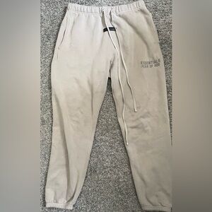 essentual sweatpants